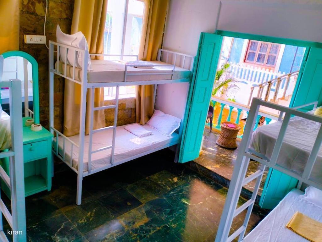 Turquoiise House Hotel Morjim Bagian luar foto
