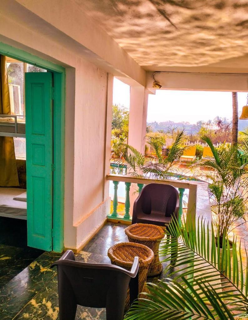 Turquoiise House Hotel Morjim Bagian luar foto