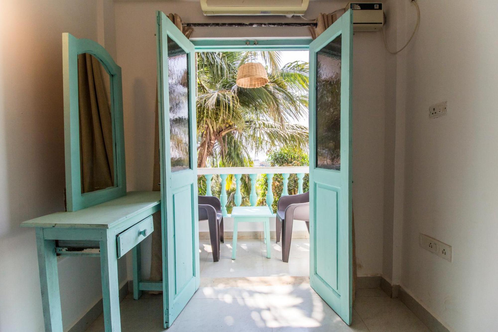 Turquoiise House Hotel Morjim Bagian luar foto